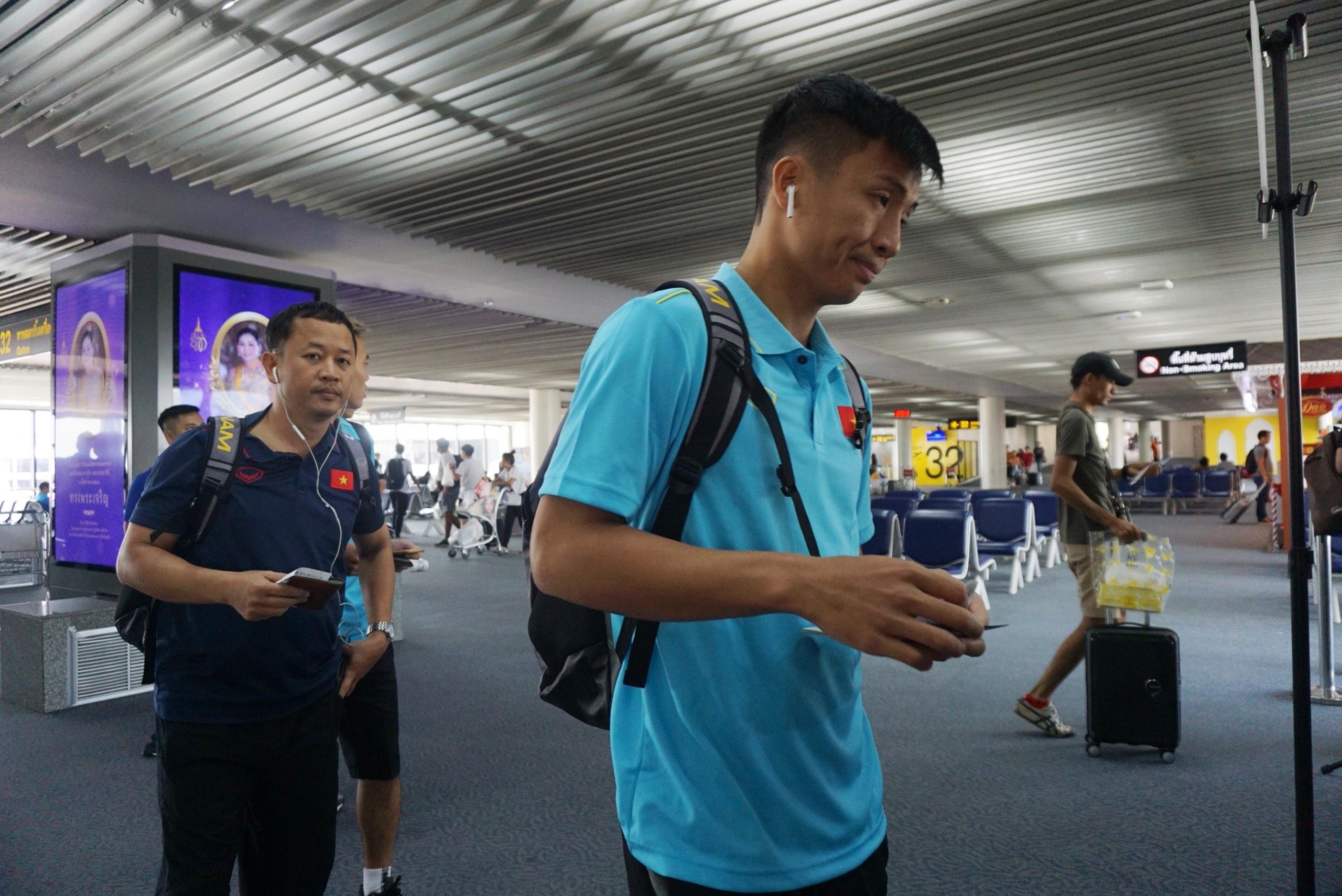 đội tuyển Việt Nam, đội tuyển Thái Lan, sân bay Bangkok, King's Cup ảnh 5 doi tuyen Viet Nam, doi tuyen Thai Lan, san bay Bangkok, King's Cup anh 5