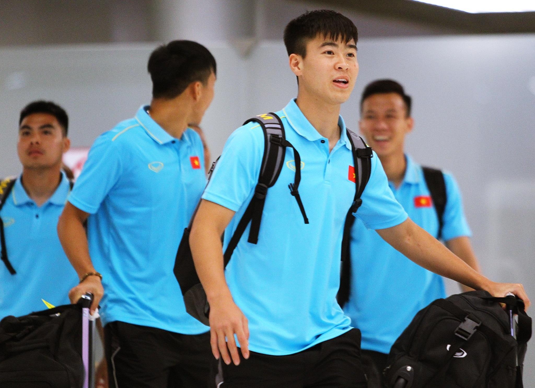 đội tuyển Việt Nam, đội tuyển Thái Lan, sân bay Bangkok, King's Cup ảnh 9 doi tuyen Viet Nam, doi tuyen Thai Lan, san bay Bangkok, King's Cup anh 9