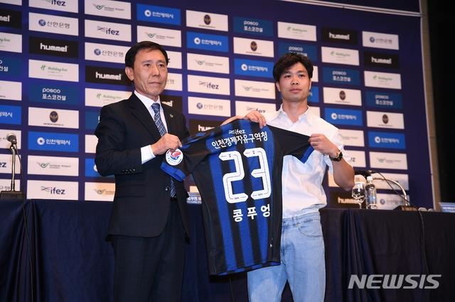 Incheon United,  Cong Phuong,  chung ta khong thuoc ve nhau,  Son Tung M-TP anh 1