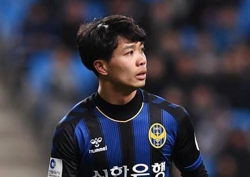 Bao Han Quoc giai thich ly do Cong Phuong that bai o K.League hinh anh