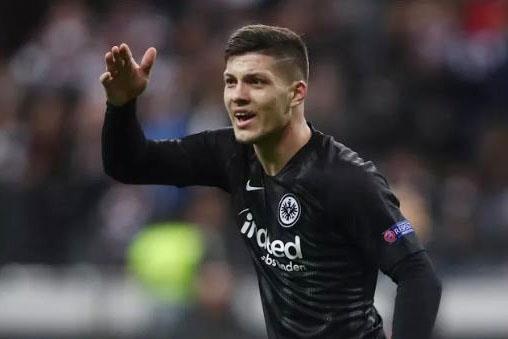 Real Madrid co hop dong bom tan thu hai hinh anh