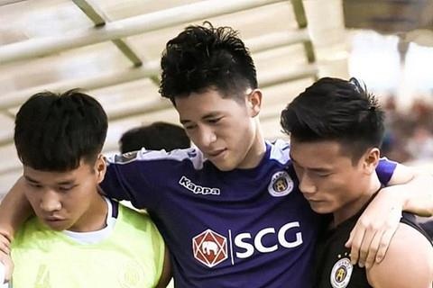 Dinh Trong chan thuong nghiem trong, chia tay SEA Games hinh anh