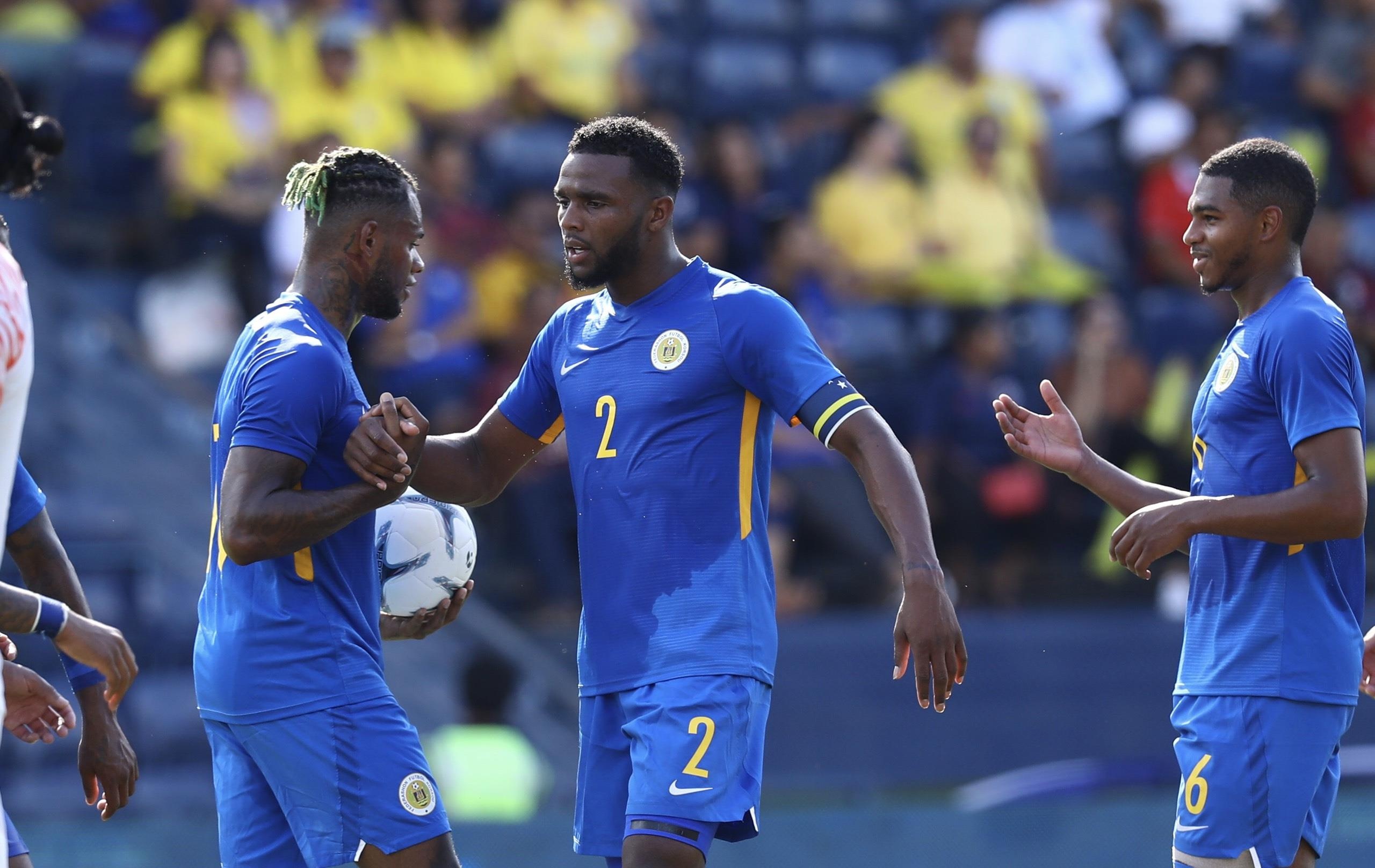 Cuco Martina,  doi tuyen Curacao,  doi tuyen Viet Nam,  King's Cup anh 1