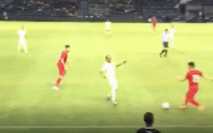 Pha qua nguoi cua Quang Hai truoc Curacao duoc lan truyen hinh anh