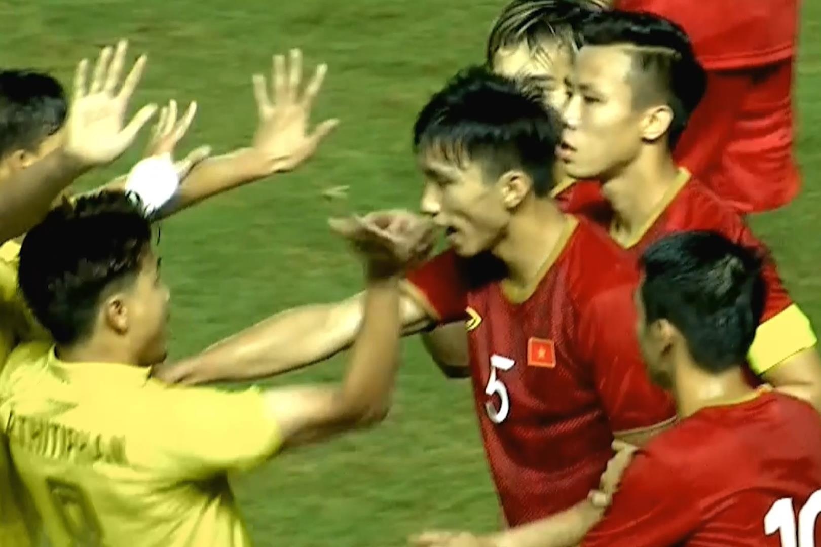 'Tuyen Thai Lan that bai boi Chu tich Somyot khong me bong da' hinh anh