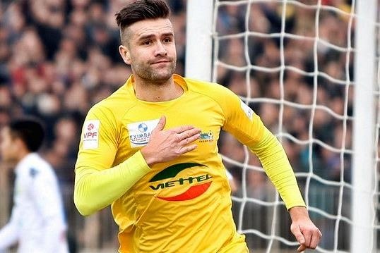 Van Bakel ke tren bao Ha Lan chuyen bi 'hanh xac' o V.League hinh anh