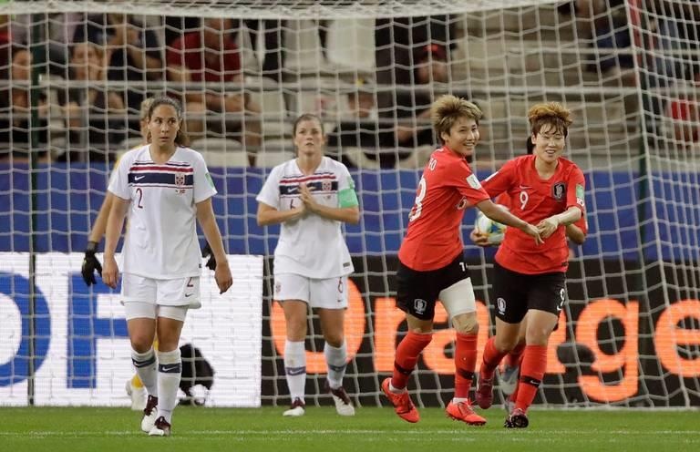 bao Trung Quoc,  doi tuyen nu Han Quoc,  World Cup nu 2019 anh 1