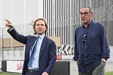 HLV Sarri di may bay den nhan viec o Juventus hinh anh