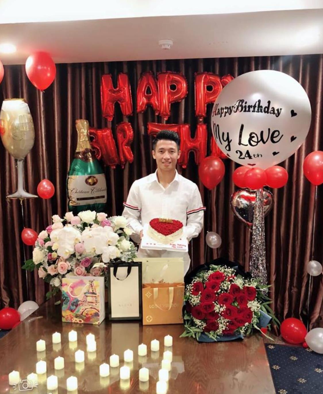 trung ve Bui Tien Dung an hoi,  ban gai Bui Tien Dung,  Nguyen Khanh Linh,  doi tuyen Viet Nam anh 3