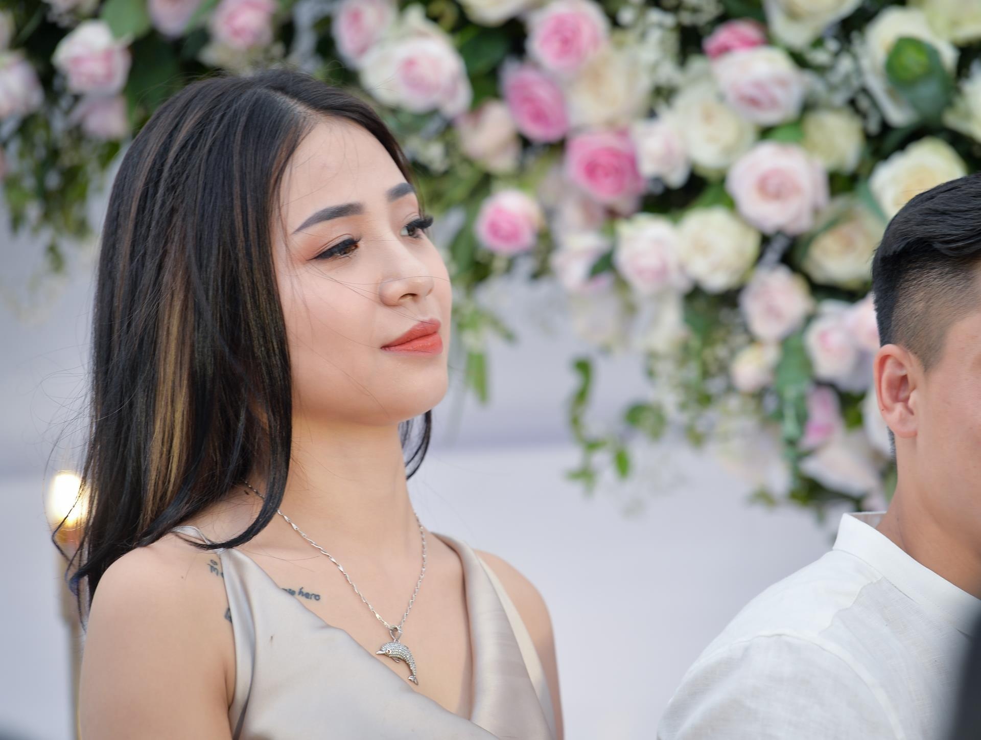 Bui Tien Dung to chuc le an hoi,  ban gai Nguyen Khanh Linh,  trung ve Bui Tien Dung,  doi tuyen Viet Nam anh 4