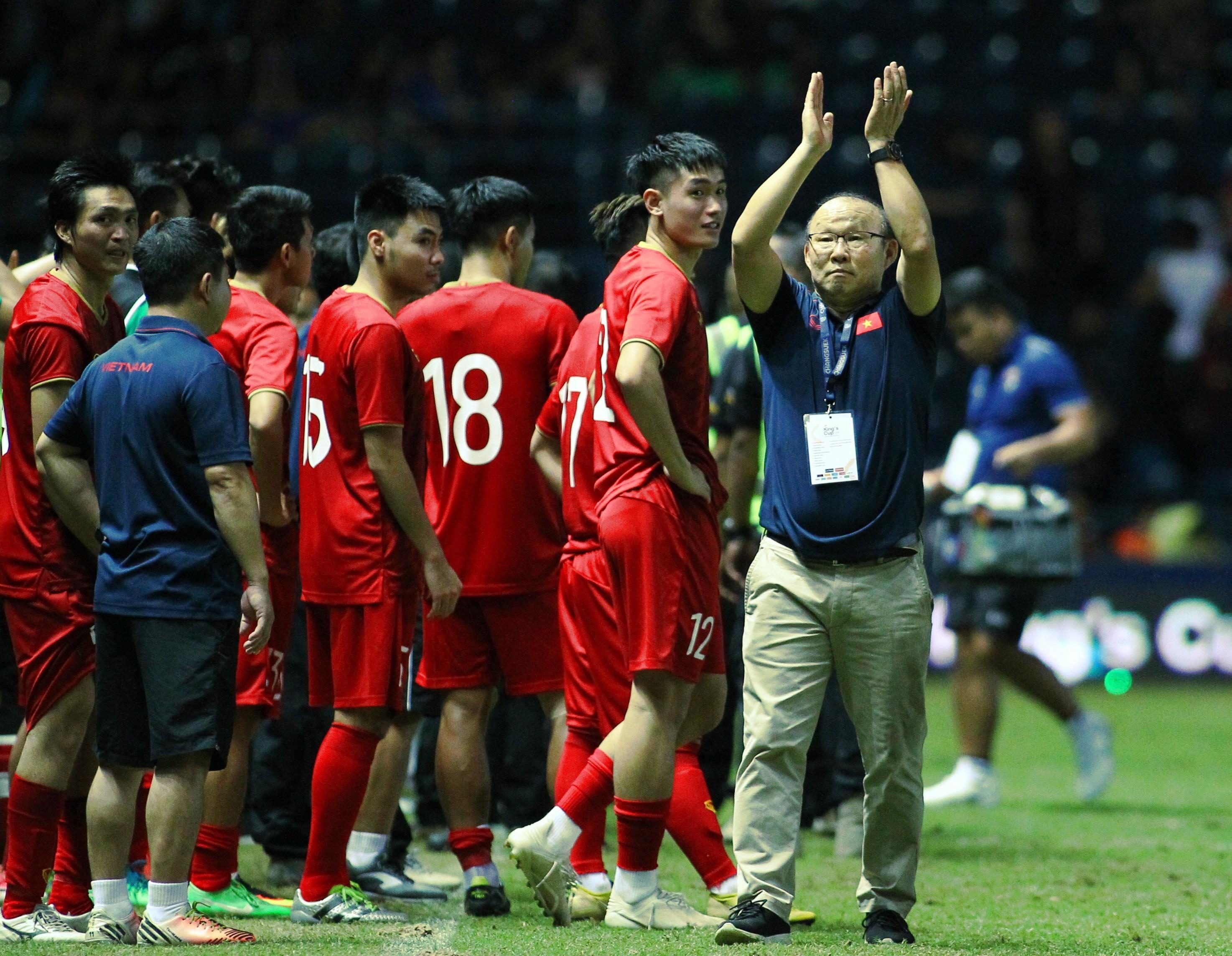 lương HLV Park Hang-seo, HLV Park Hang-seo, Liên đoàn Bóng đá Việt Nam, gia hạn hợp đồng với HLV Park ảnh 2 luong HLV Park Hang-seo, HLV Park Hang-seo, Lien doan Bong da Viet Nam, gia han hop dong voi HLV Park anh 2