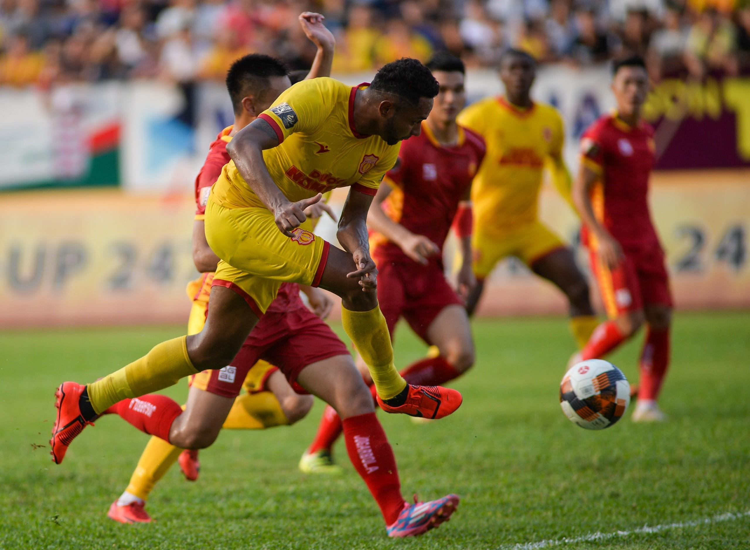 Diogo Pereira,  Gustavo Almeida dos Santos,  Paul Pogba,  Gordon Rimario,  Dinh Van Truong,  Pham Van Hoi,  CLB Nam Dinh,  CLB Thanh Hoa,  V.League anh 6