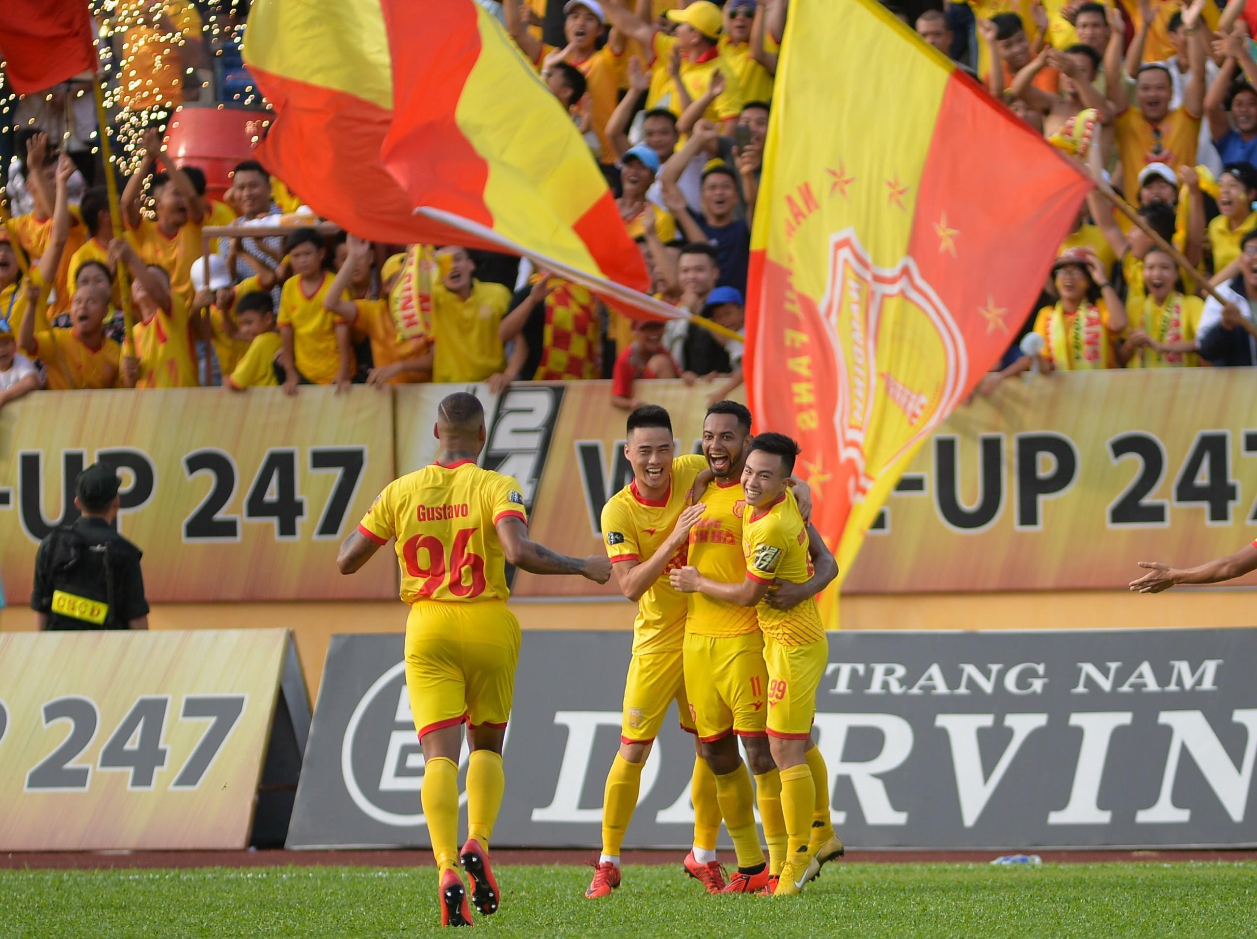 Diogo Pereira,  Gustavo Almeida dos Santos,  Paul Pogba,  Gordon Rimario,  Dinh Van Truong,  Pham Van Hoi,  CLB Nam Dinh,  CLB Thanh Hoa,  V.League anh 2