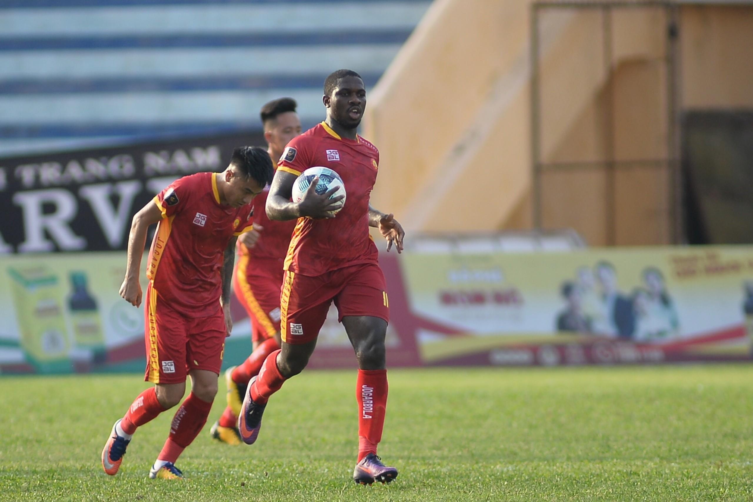 Diogo Pereira,  Gustavo Almeida dos Santos,  Paul Pogba,  Gordon Rimario,  Dinh Van Truong,  Pham Van Hoi,  CLB Nam Dinh,  CLB Thanh Hoa,  V.League anh 5