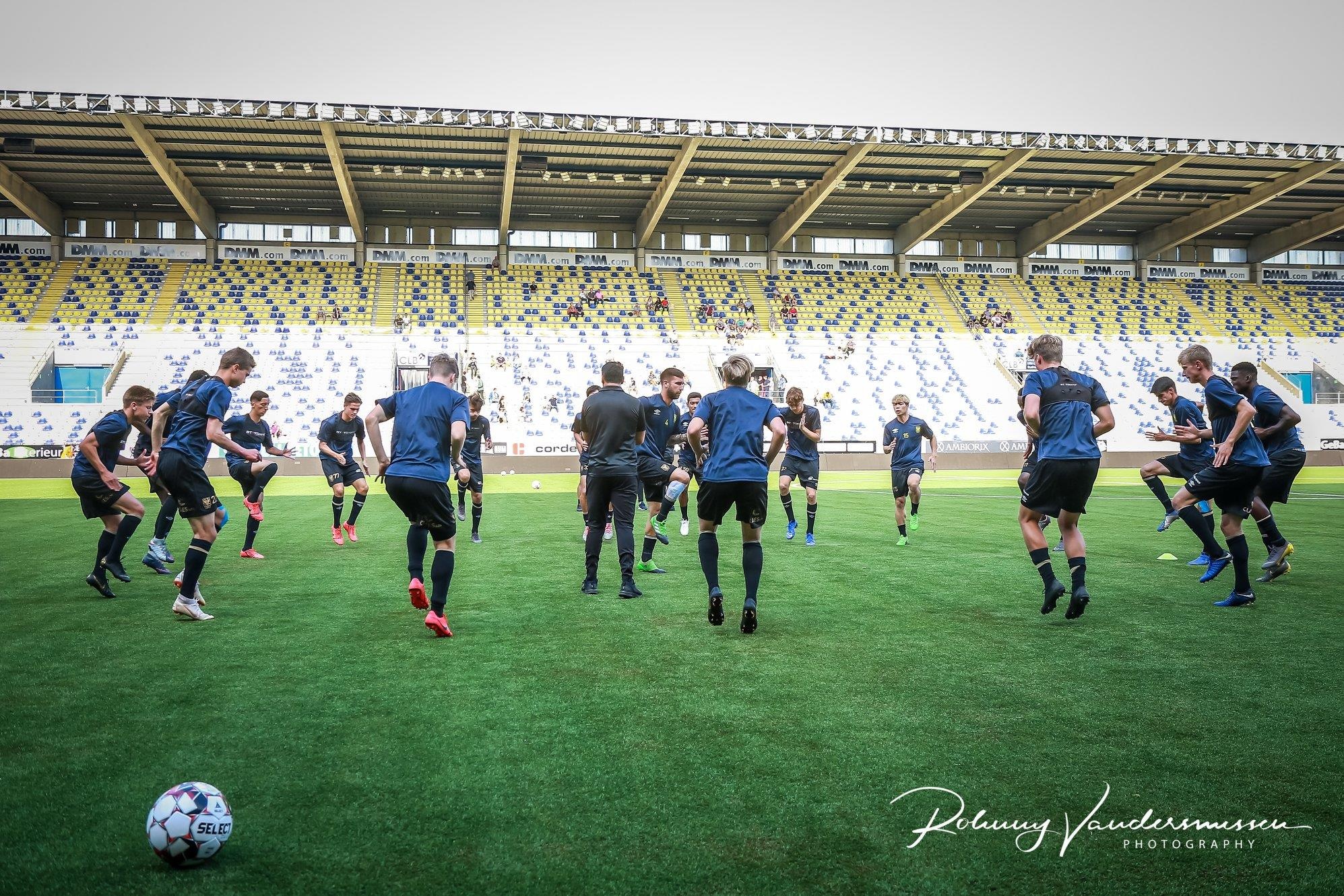 Cong Phuong,  Sint-Truidense V.V,  doi tuyen Viet Nam,  Hoang Anh Gia Lai anh 1