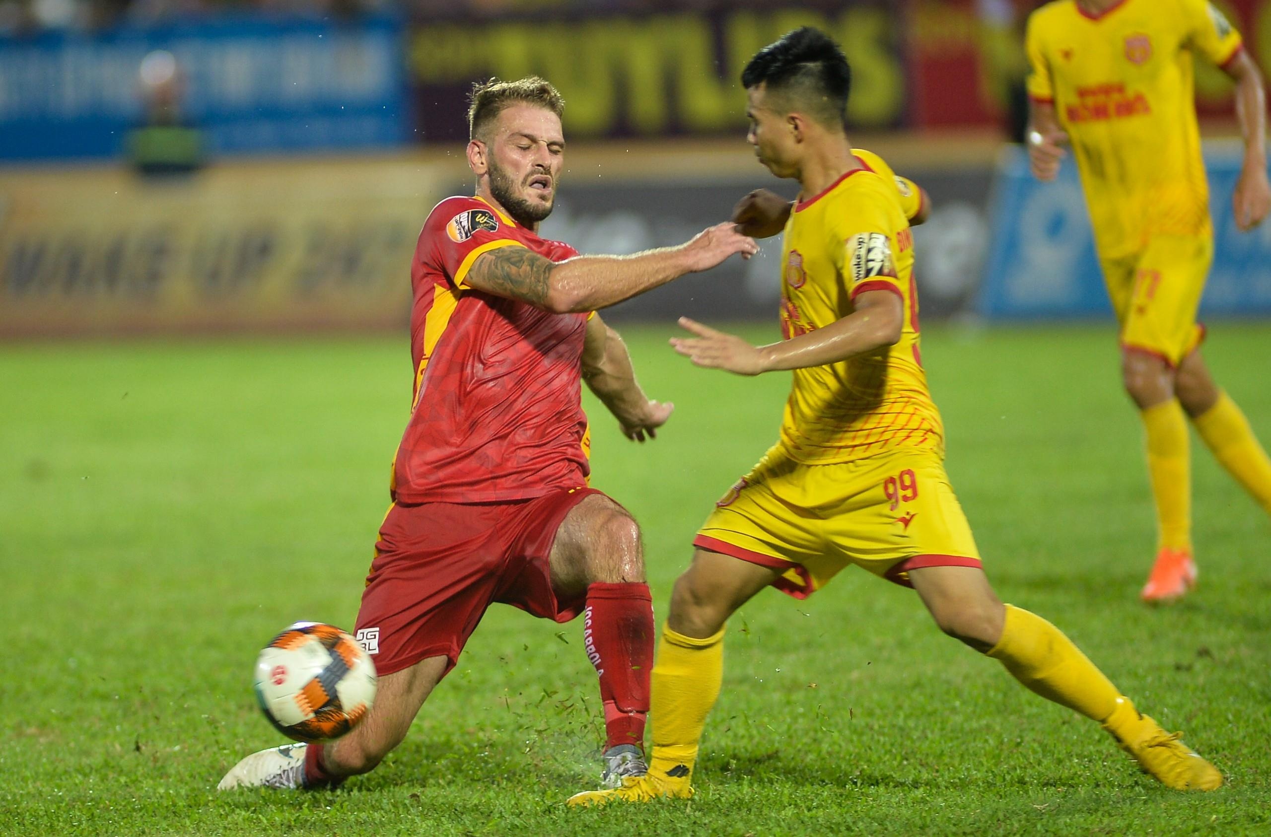 Diogo Pereira,  Gustavo Almeida dos Santos,  Paul Pogba,  Gordon Rimario,  Dinh Van Truong,  Pham Van Hoi,  CLB Nam Dinh,  CLB Thanh Hoa,  V.League anh 7