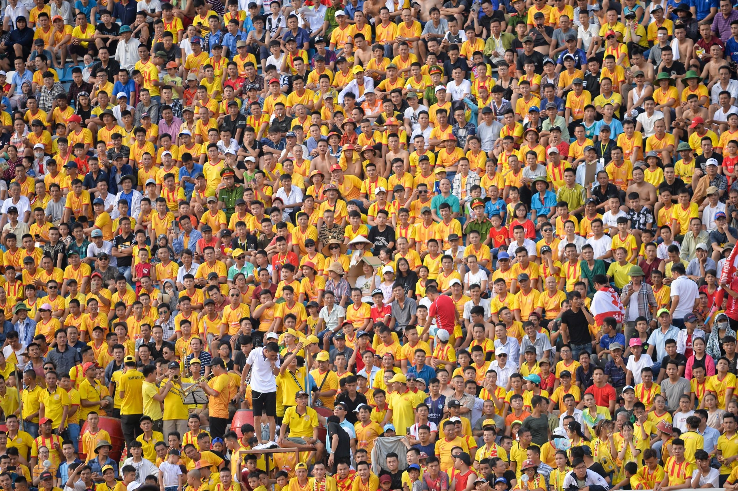 Diogo Pereira,  Gustavo Almeida dos Santos,  Paul Pogba,  Gordon Rimario,  Dinh Van Truong,  Pham Van Hoi,  CLB Nam Dinh,  CLB Thanh Hoa,  V.League anh 9