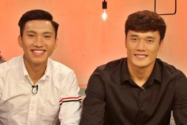 Van Hau cham choc Bui Tien Dung quen mang vi tra tien taxi hinh anh