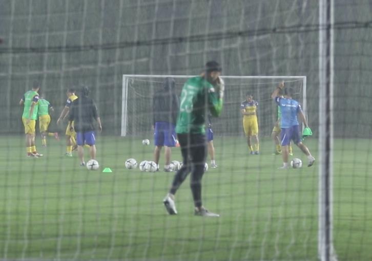 Tuyen Viet Nam miet mai tap luyen duoi con mua tam ta hinh anh