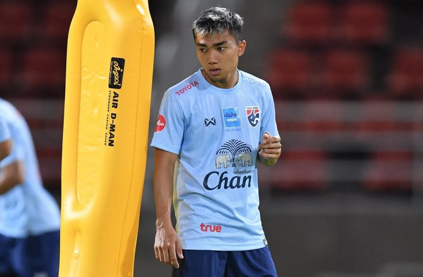 ‘Messi Thai’ tu bo so ao quen thuoc truoc tran gap Viet Nam hinh anh