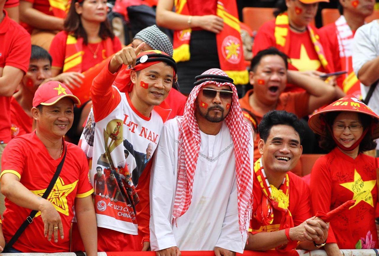 CĐV Việt Nam cuồng nhiệt trong trận gặp Thái Lan ảnh 5 CDV Viet Nam cuong nhiet trong tran gap Thai Lan anh 5