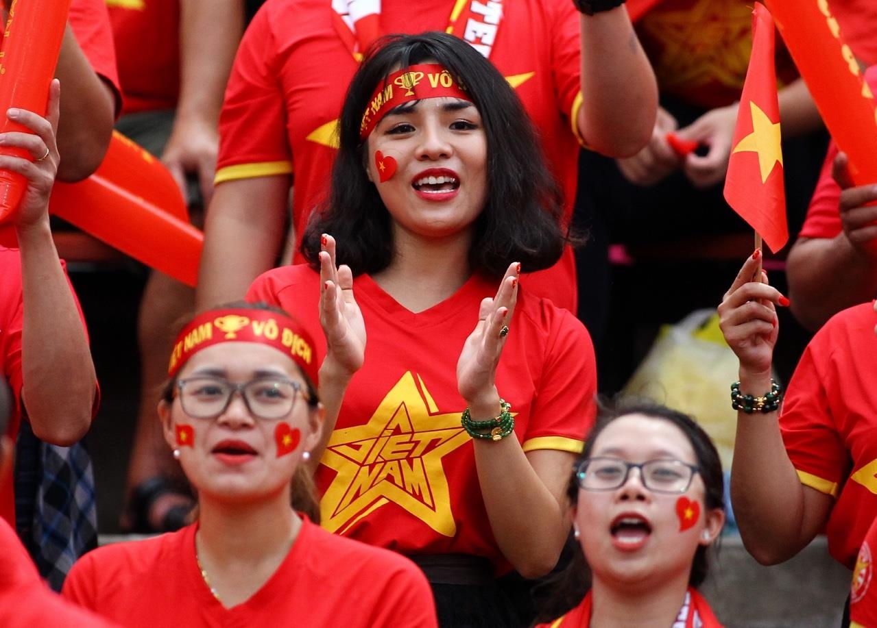 CĐV Việt Nam cuồng nhiệt trong trận gặp Thái Lan ảnh 6 CDV Viet Nam cuong nhiet trong tran gap Thai Lan anh 6