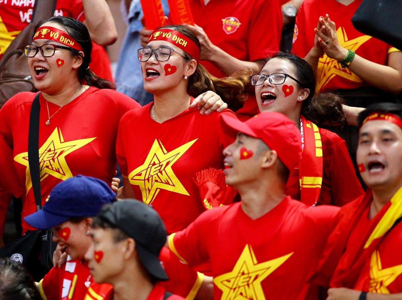 CĐV Việt Nam cuồng nhiệt trong trận gặp Thái Lan ảnh 7 CDV Viet Nam cuong nhiet trong tran gap Thai Lan anh 7