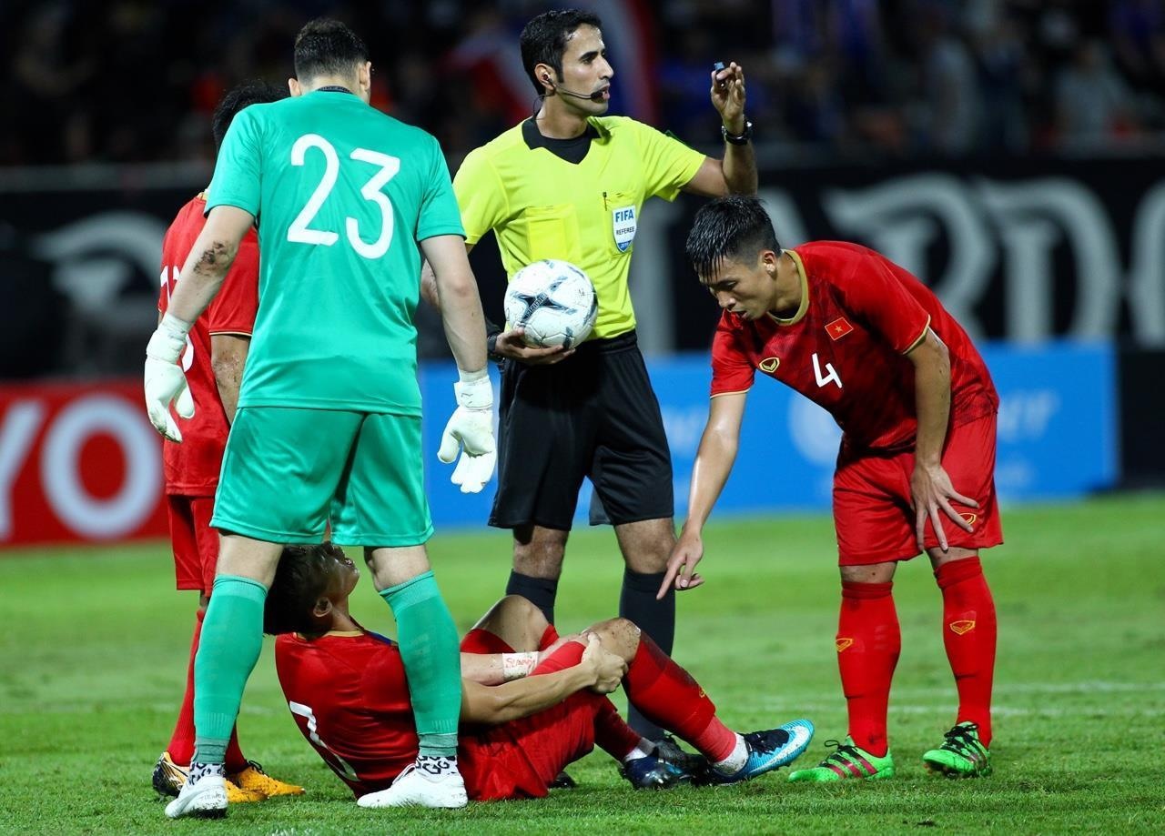 'Trong tai xu ly khong tot, cau thu Thai Lan xung dang the do' hinh anh