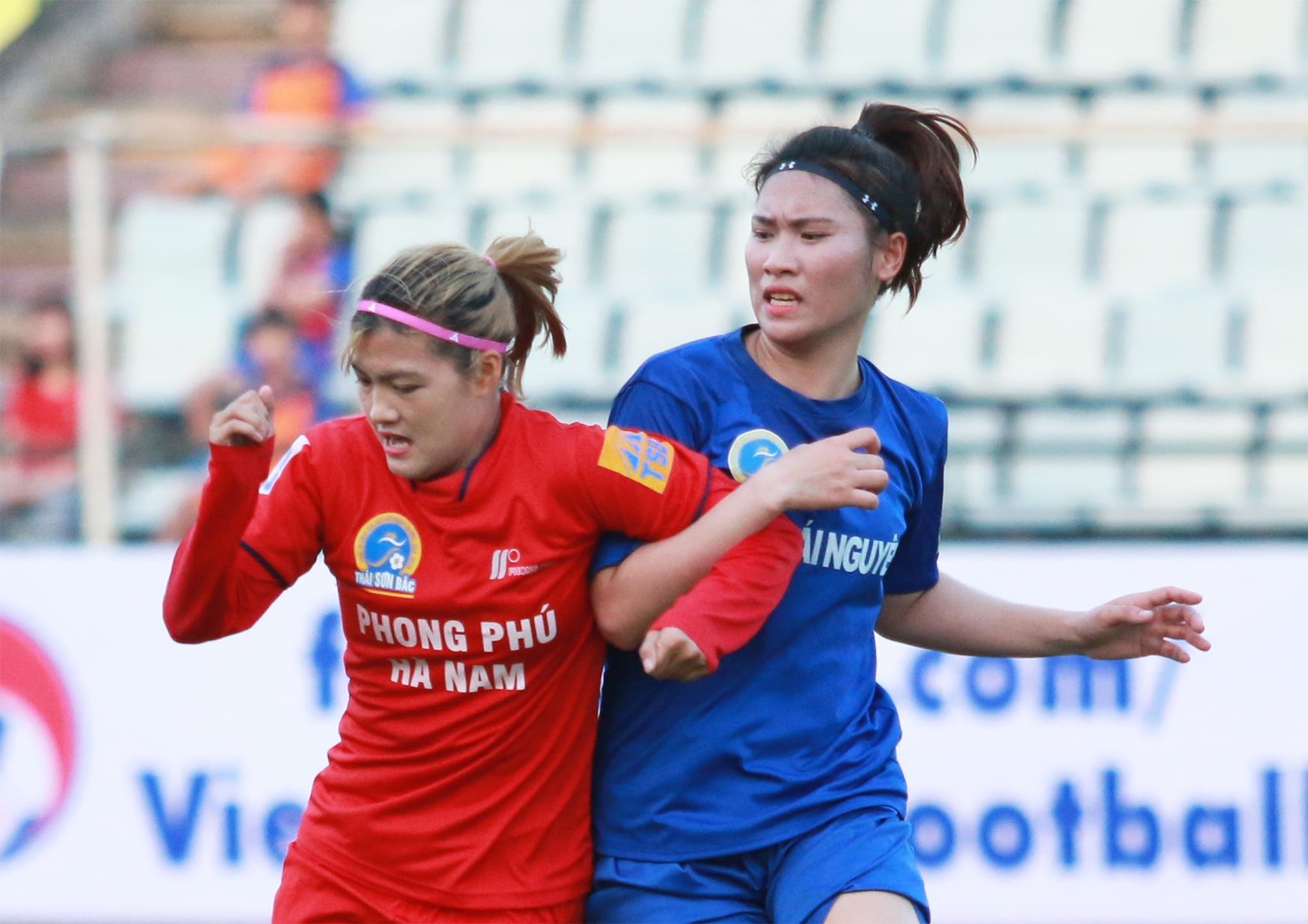 Cuoc chien khac cua nhung co gai da bong sau chuc vo dich AFF Cup hinh anh