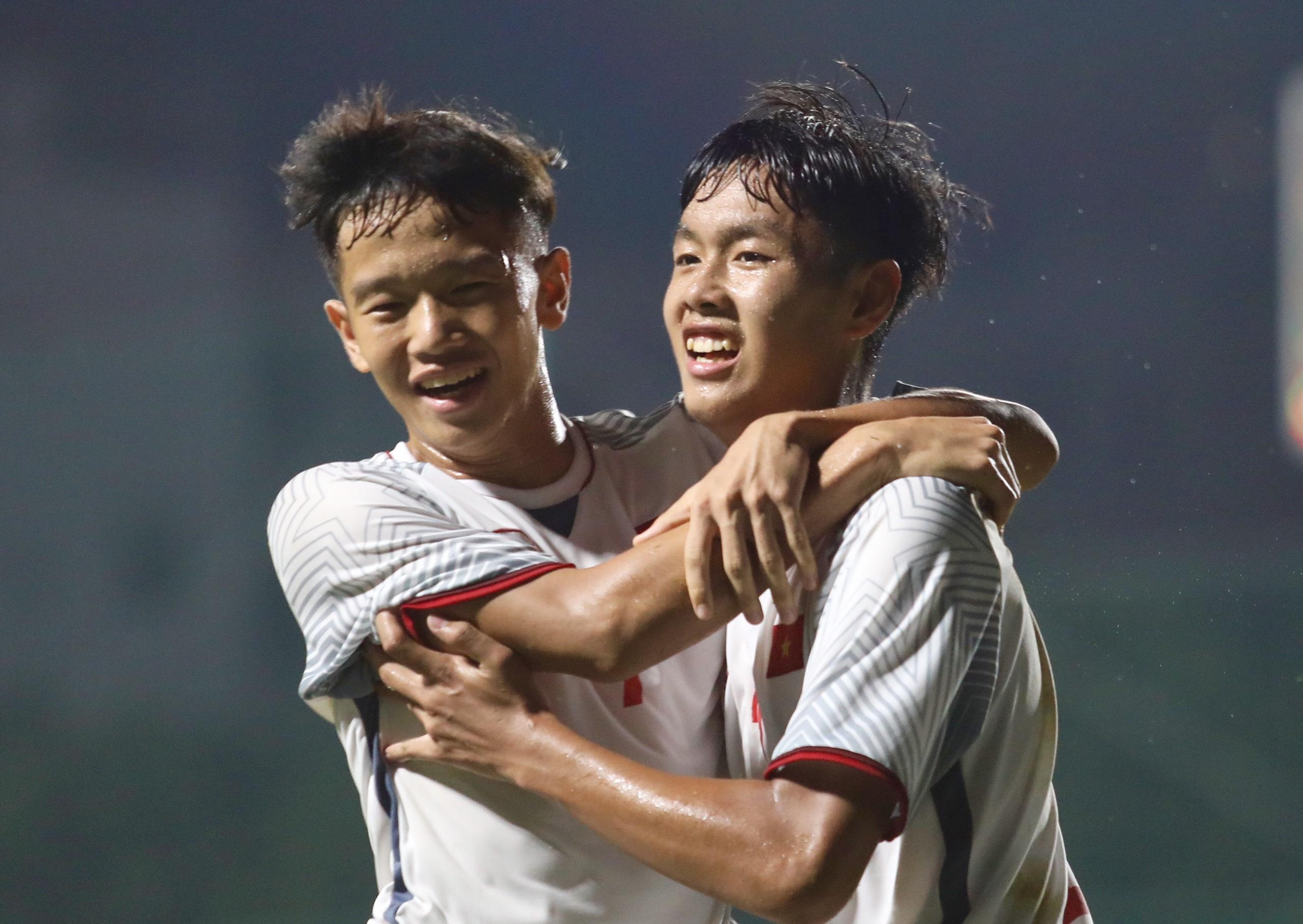 U16 Viet Nam dan dau bang sau chien thang 7-0 hinh anh