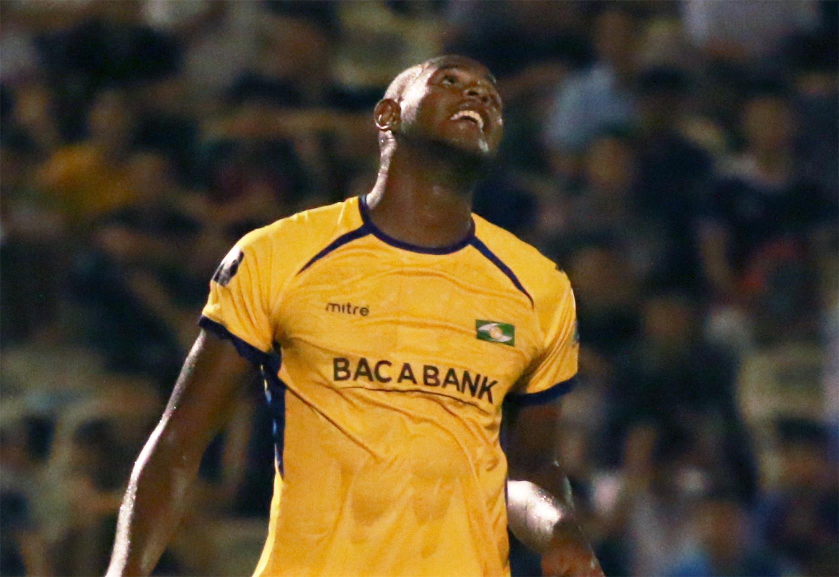 Ngoai binh nguoi Brazil bat luc truoc hang thu CLB Ha Noi hinh anh