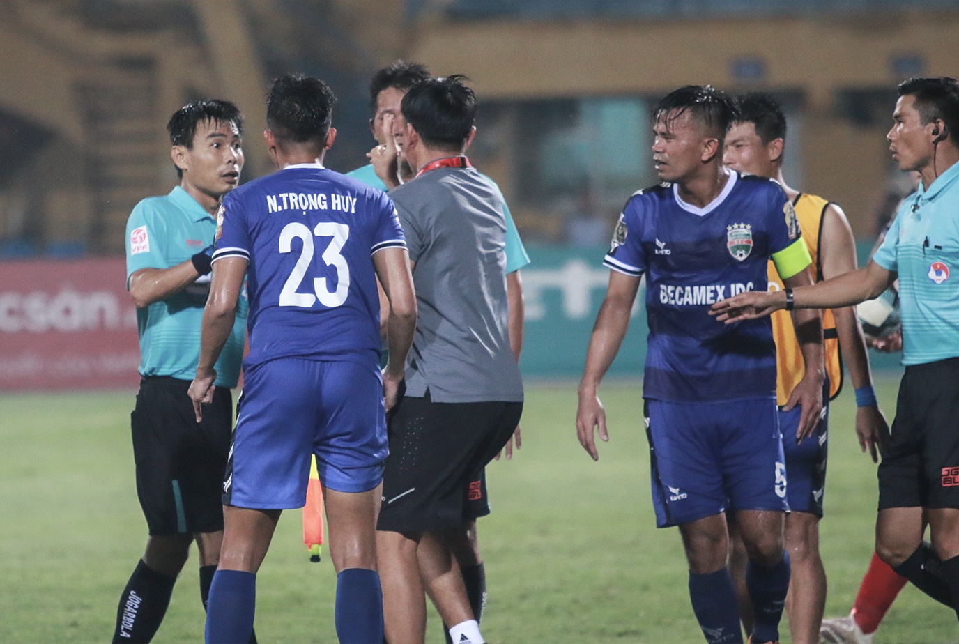 trong tai V.League anh 6