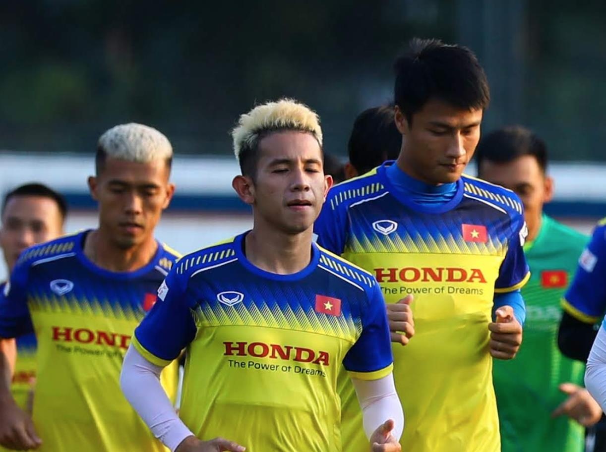 Mac Hong Quan va 6 tan binh cua thay Park truoc tran Malaysia hinh anh