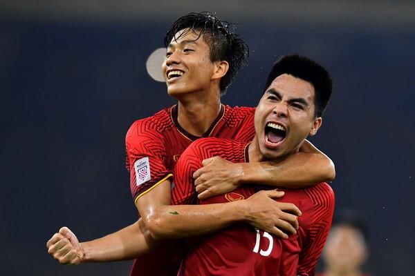 Tuyen Viet Nam co duyen voi nhung tran mo man thang 10 hinh anh