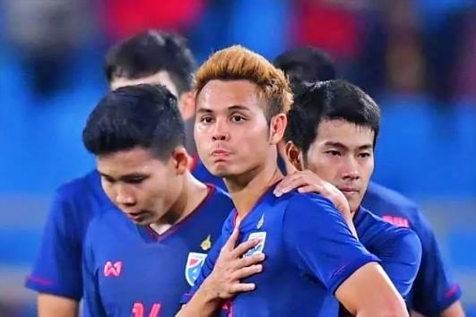 Hau ve Thai Lan xin loi vi sut hong penalty truoc tuyen Viet Nam hinh anh