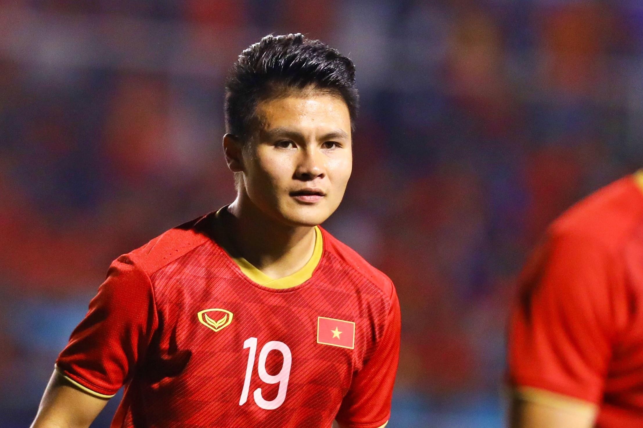 Quang Hai khoi dong cung U22 Viet Nam truoc chung ket hinh anh