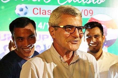 HLV Calisto chuc mung U22 Viet Nam gianh HCV SEA Games hinh anh