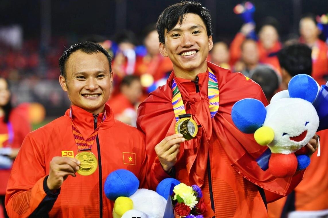 U22 Viet Nam va doi tuyen nu cung ve nuoc chieu 11/12 hinh anh