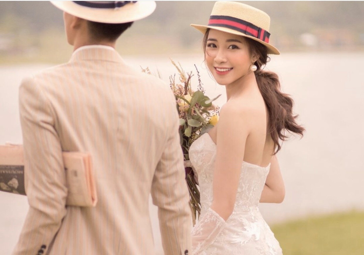 Phan Van Duc cung vo sap cuoi tao dang tinh cam hinh anh