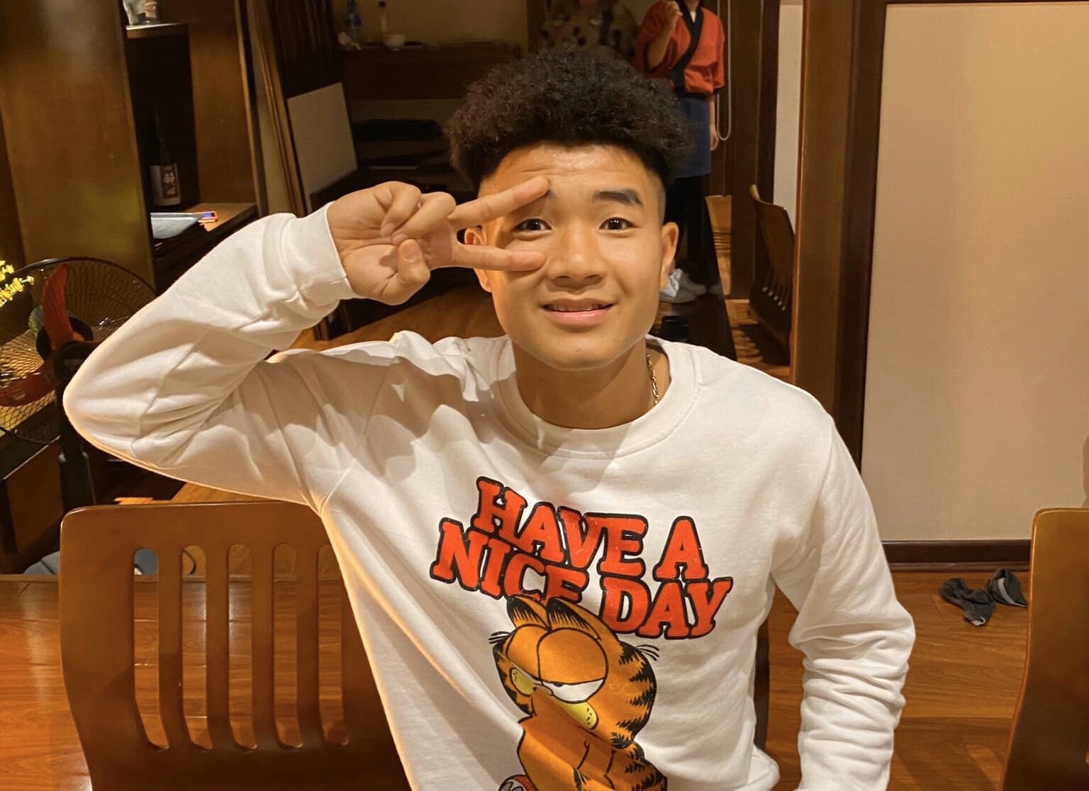 Nguoi ham mo treu Duc Chinh chua truong thanh giua dan cau thu hinh anh