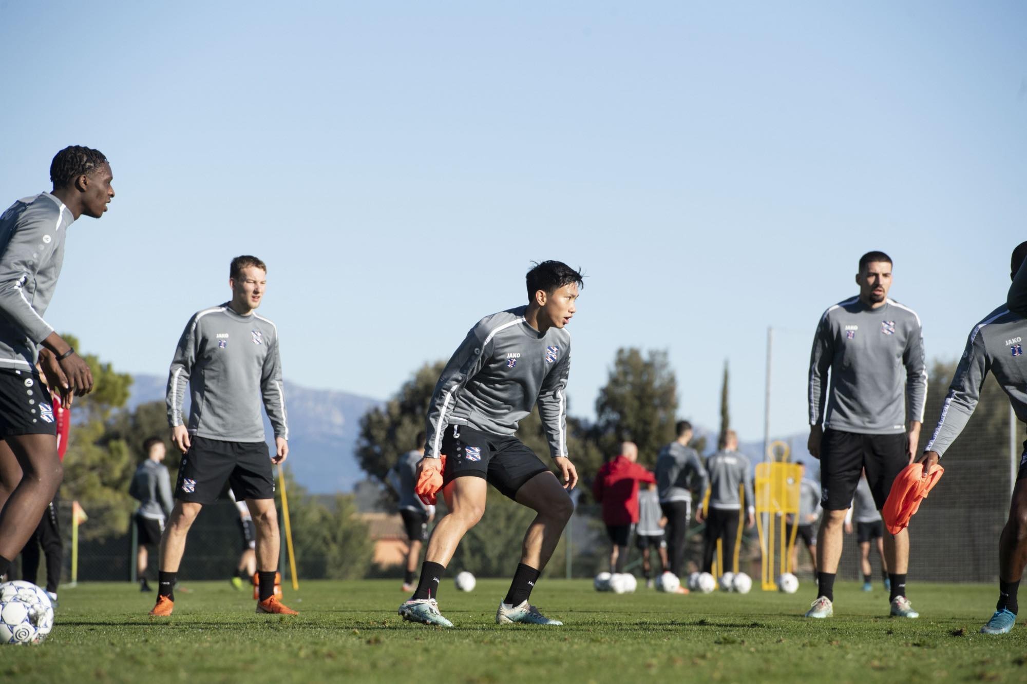 Van Hau,  Heerenveen,  tap huan Tay Ban Nha,  doi tuyen Viet Nam,  CLB Ha Noi anh 5