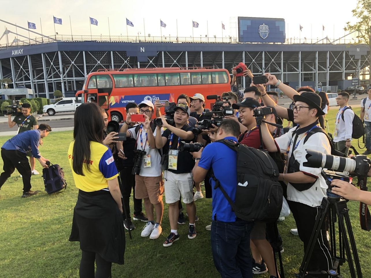 nu phong vien Han Quoc,  Cha Yoon-kyung,  U23 Viet Nam,  Park Hang-seo anh 4