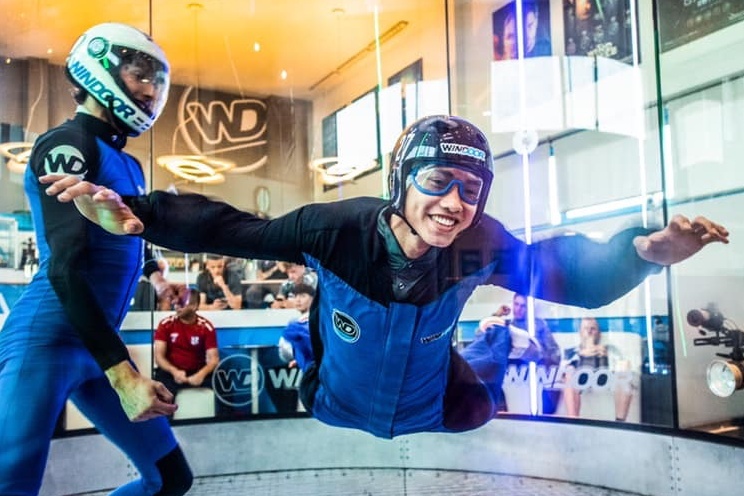 Van Hau trai nghiem bay lo lung o Tay Ban Nha hinh anh