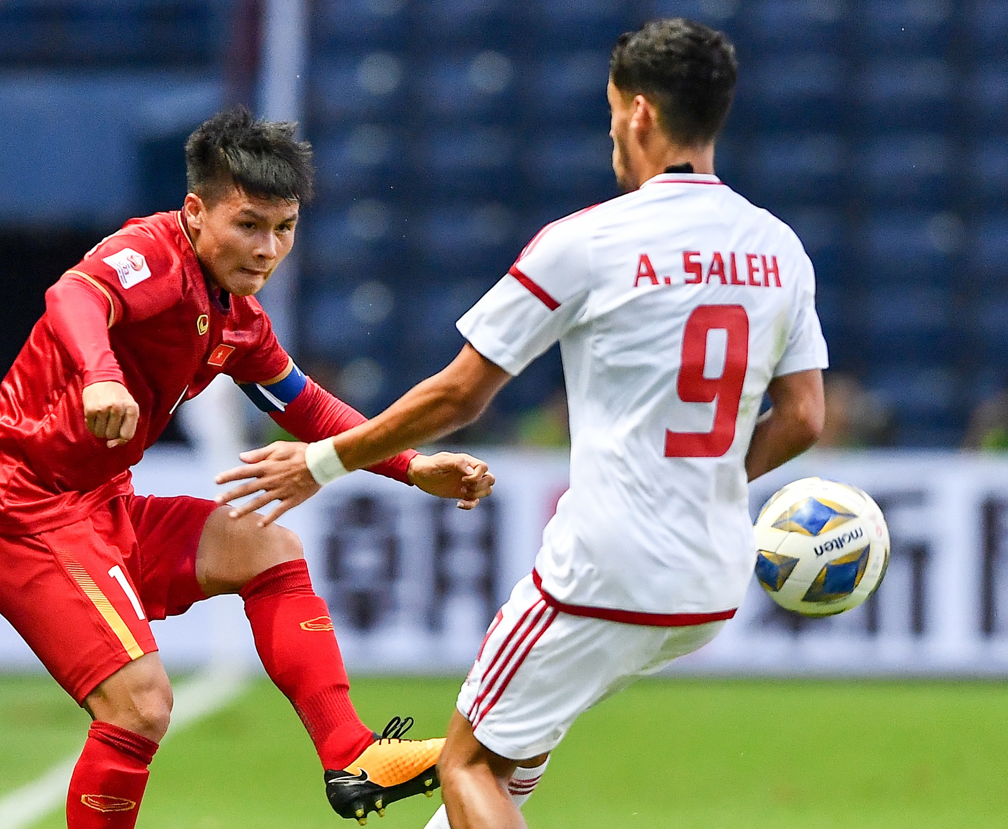 Bao Thai Lan: 'U23 Viet Nam thieu may man khi bi VAR tu choi penalty' hinh anh