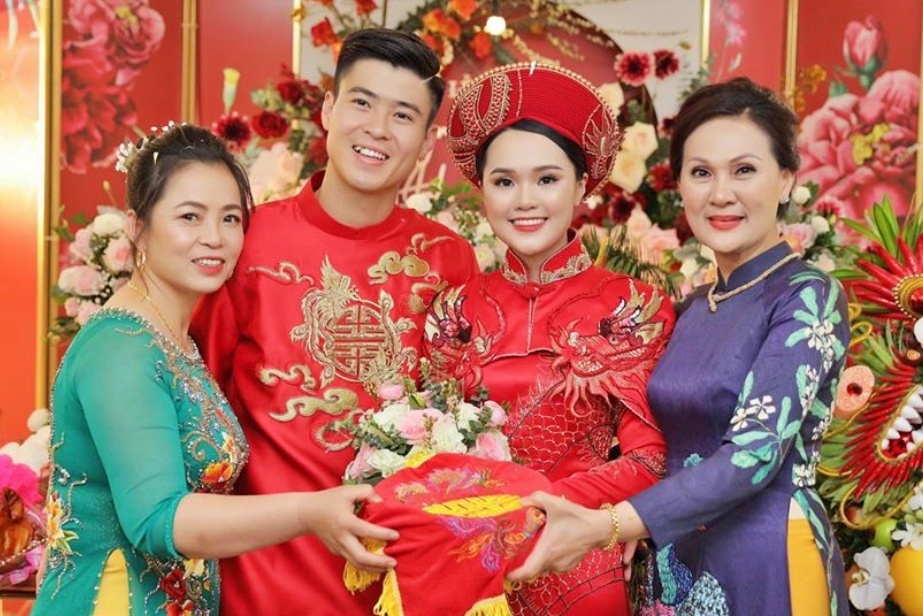 Duy Manh, Quynh Anh cam on bo me sau le an hoi hinh anh