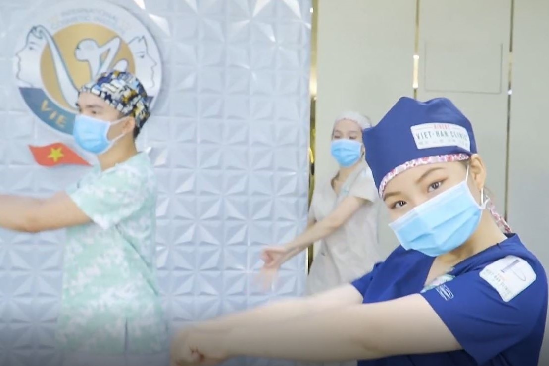 Video - Vien tham my Quoc te Viet-Han nhay cover 'Ghen Co Vy' hinh anh