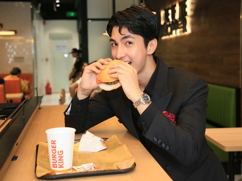 Binh An khoe ve banh bao tai le tai xuat Burger King Trung Hoa hinh anh