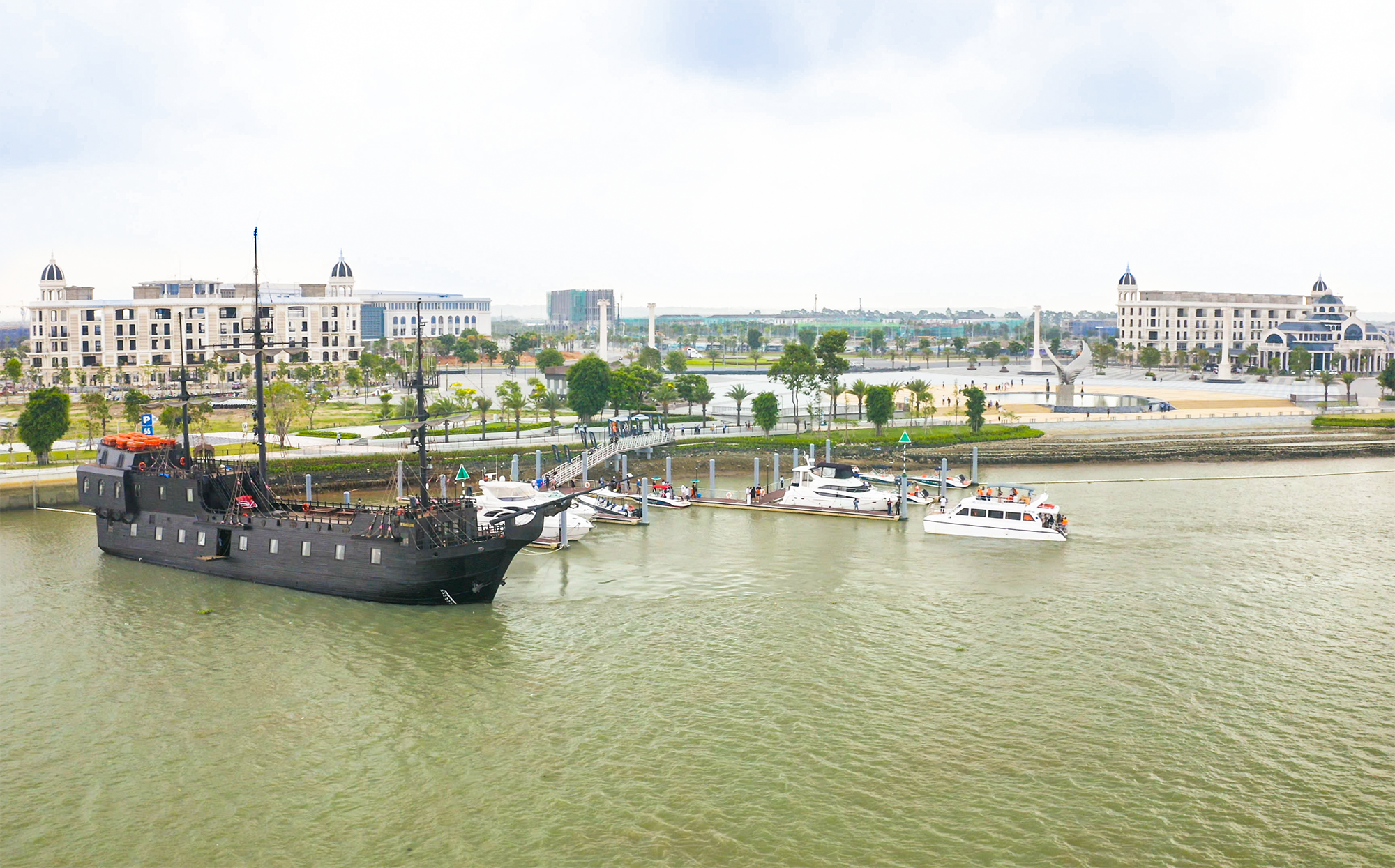 Novaland,  Aqua City anh 2