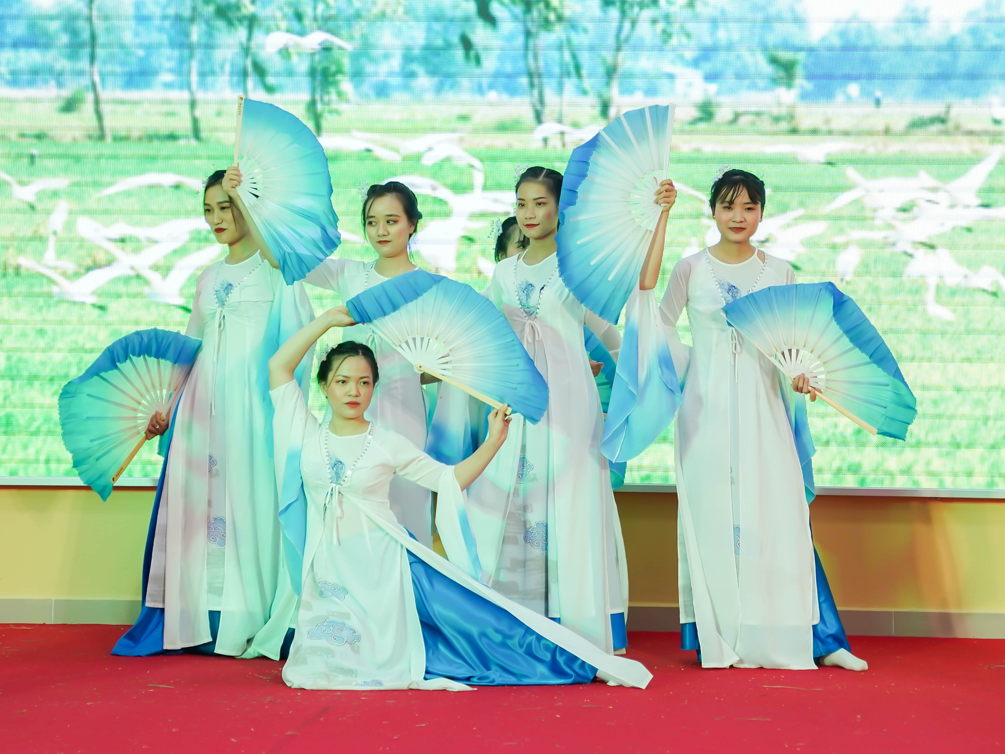NSUT Cong Ninh, Sy Luan an tuong voi tai nang cua thay co Royal School hinh anh