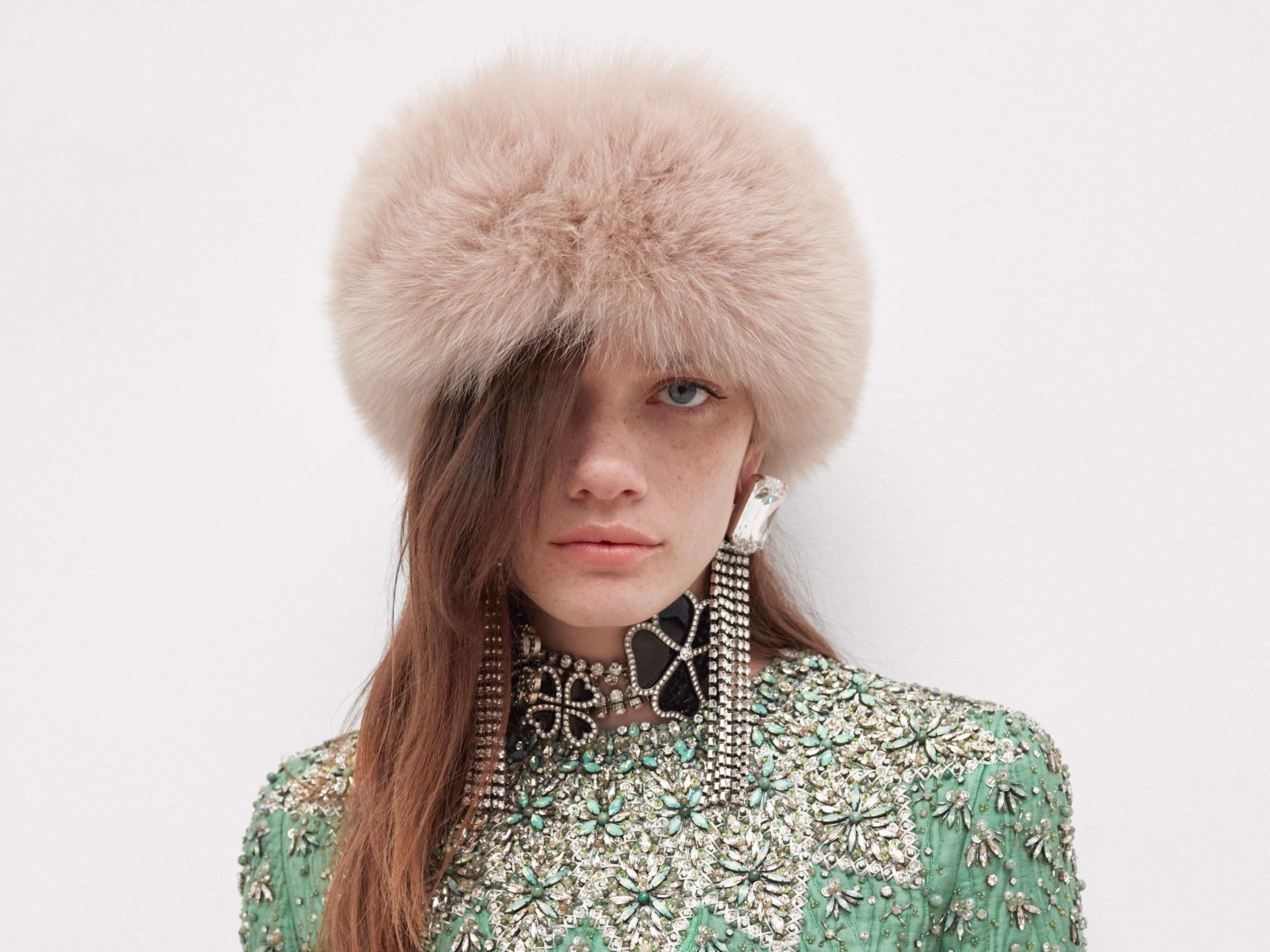 Video - Saint Laurent ra mat BST Thu Dong 2021 hinh anh